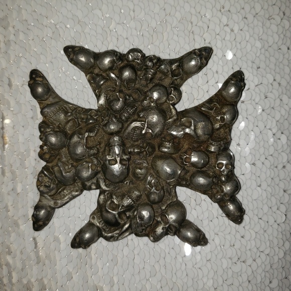 Rocker Cross Skulls Belt Buckle - Picture 1 of 3